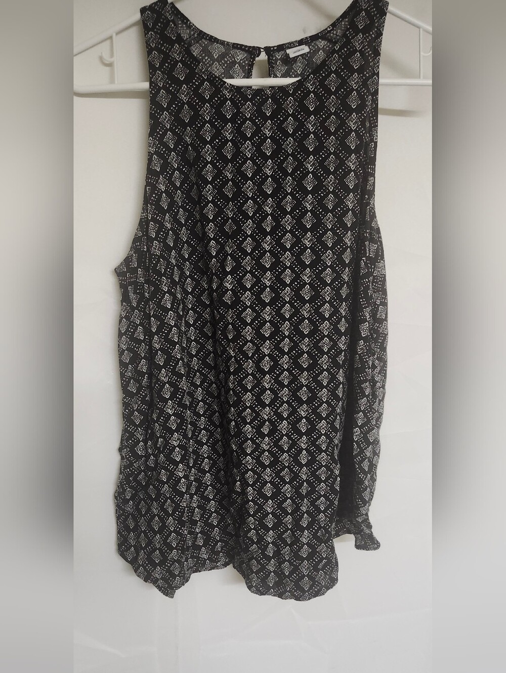 Old Navy Black & White Geometric Sleeveless Camisole